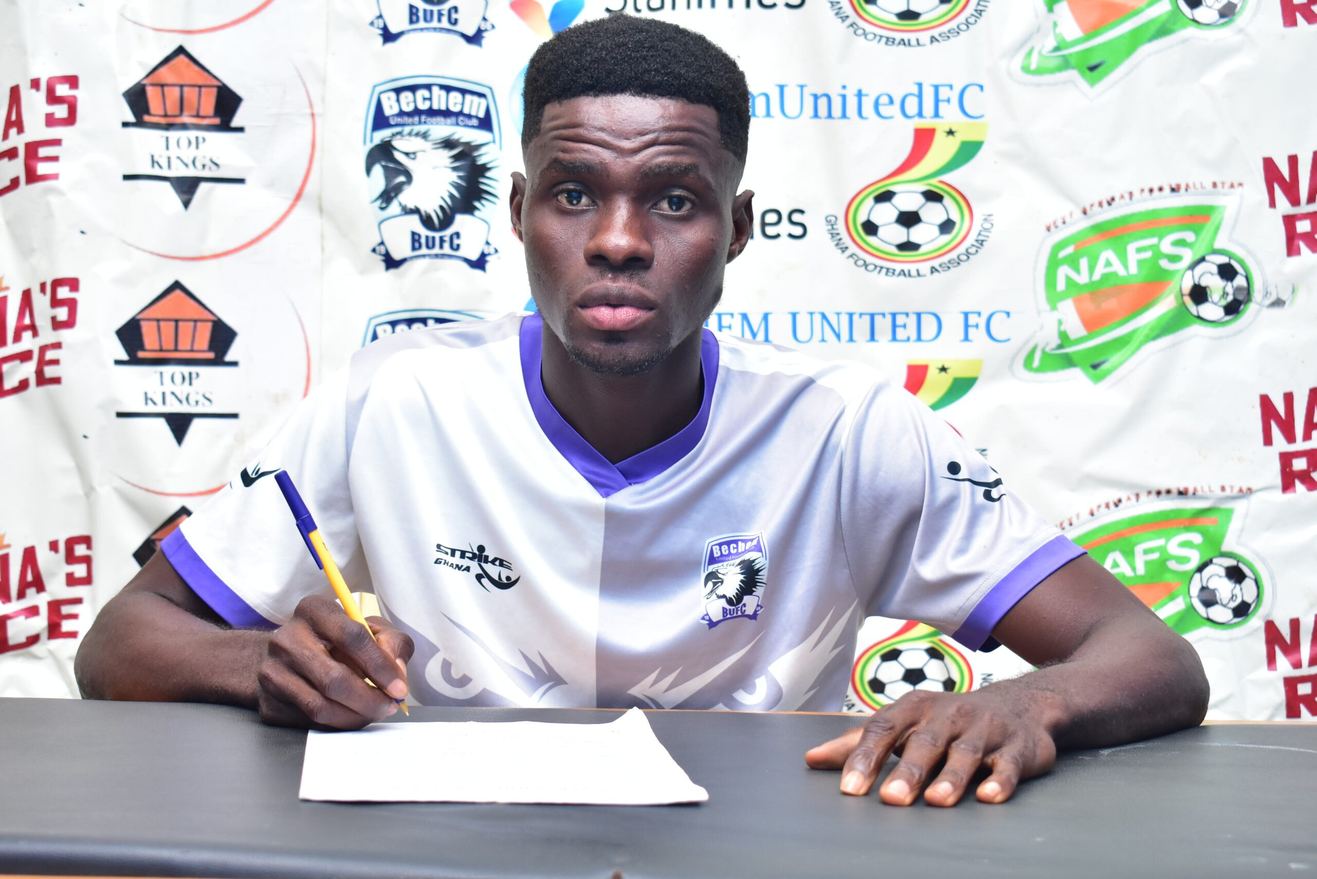 Asante Kotoko sign three-year deal with Bechem United left-back Francis Acquah